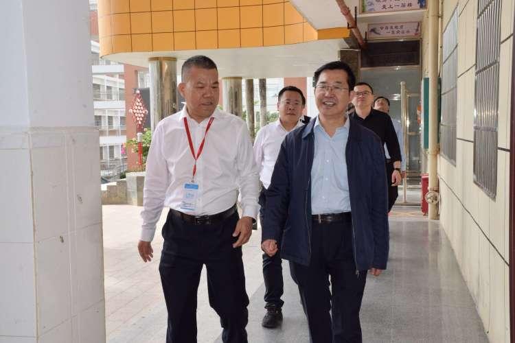海南省卫生健康委党委书记、主任李文秀等领导一行莅临我校调研指导工作